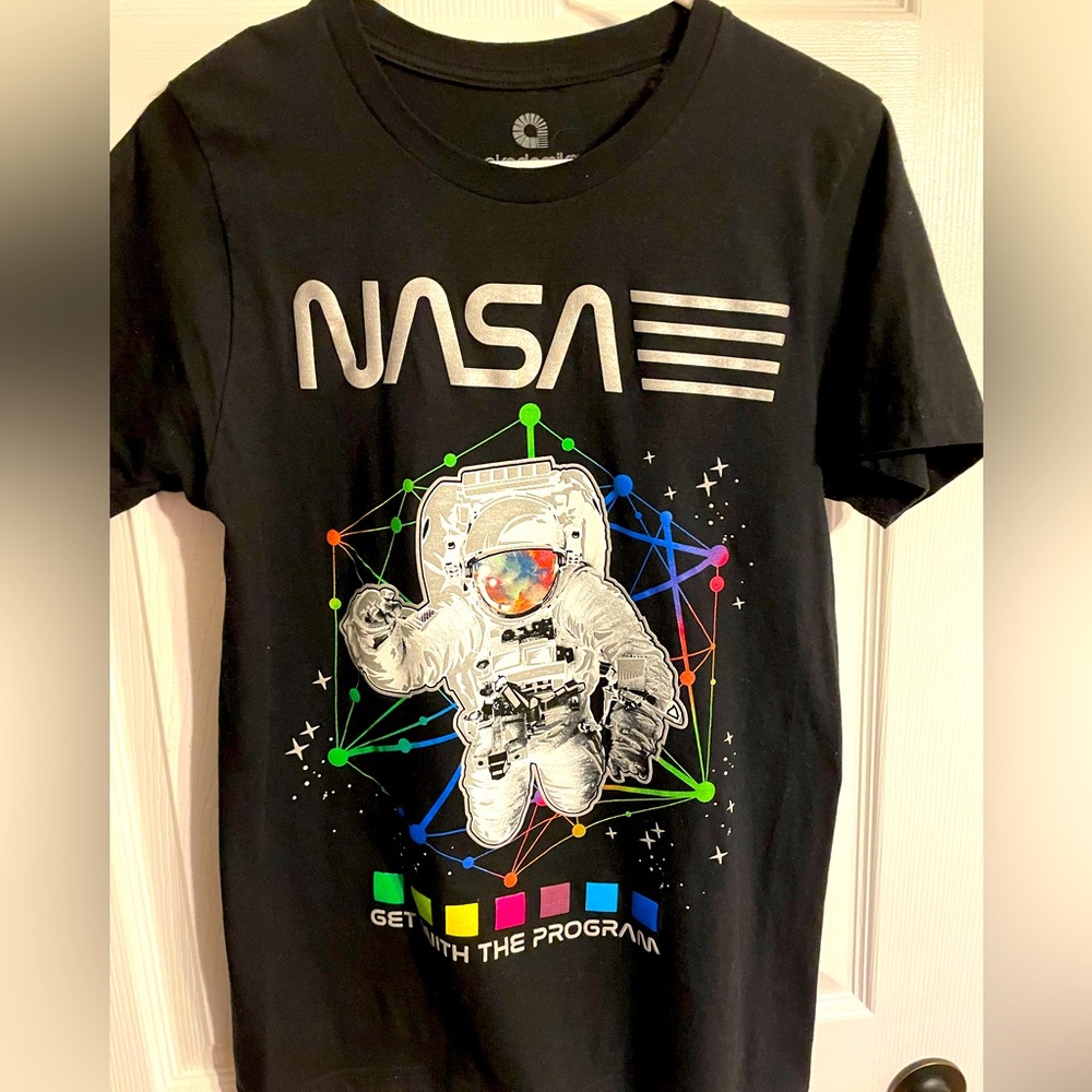 Black NASA akademiks T-shirt   Size small